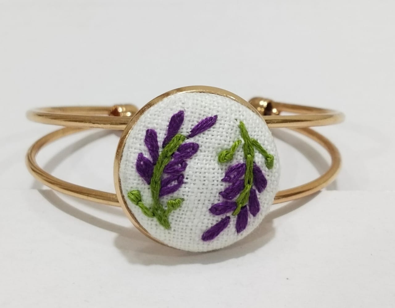 Handmade Floral Embroidery Bracelet for Women | Elegant Handcrafted Jewelry – Crystalstar