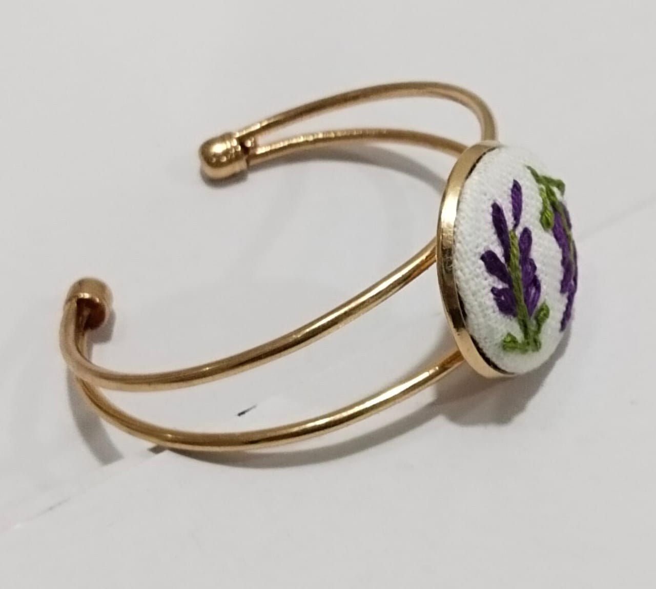 Handmade Floral Embroidery Bracelet for Women | Elegant Handcrafted Jewelry – Crystalstar